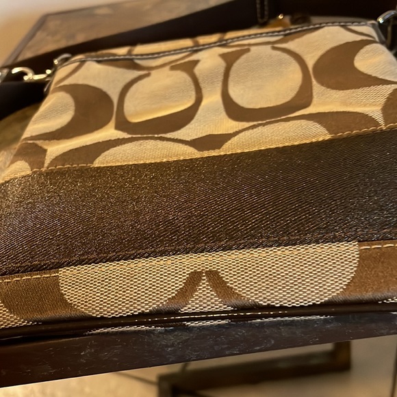 Coach Cross Body Bag - Picture 10 of 11